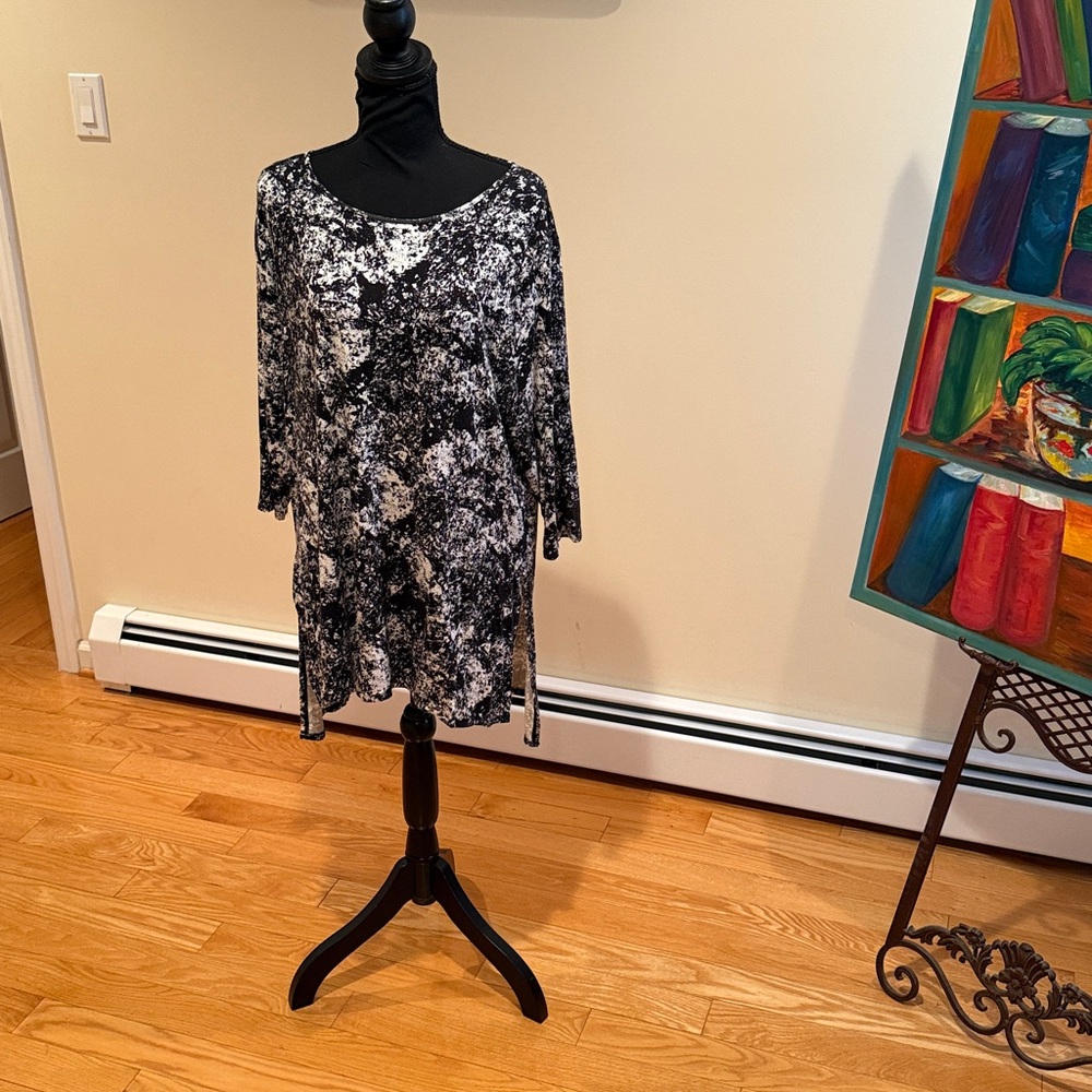 Philosophy Black and White Cute Asymmetrical Tunic,perfect for casual wear